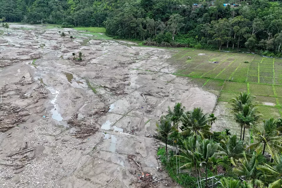 Foto udara kerusakan lahan persawahan warga akibat banjir bandang di Desa Pasir, Kecamatan Tripe Jaya, Gayo Lues, Aceh, Sabtu (20/12/2025) (ANTARA FOTO/Syifa Yulinnas)